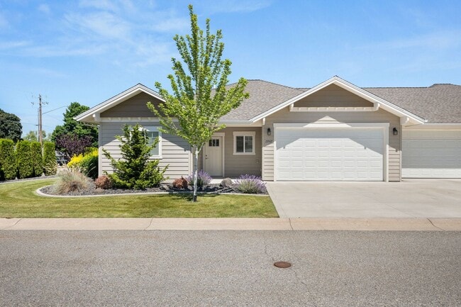 Building Photo - Spacious Valley Duplex Available Now!