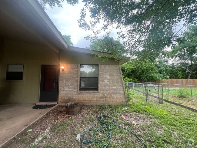 Building Photo - 2/1 with Carport / Fridge / No Carpet /Gas... Rental