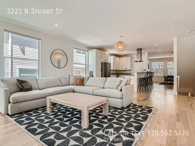 Photo - 3221 Stuart St