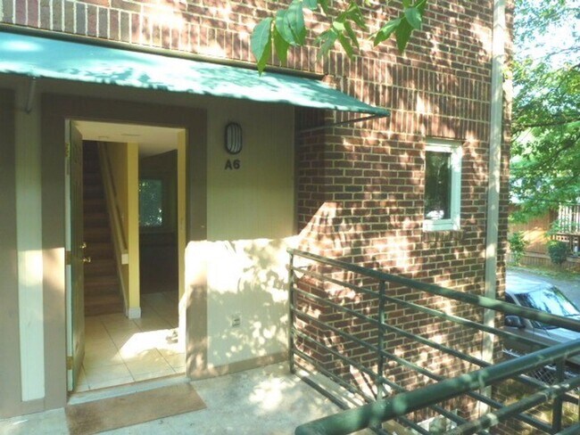 Photo - Updated 2br 2ba End Unit in Chancellor Squ... Unit A6