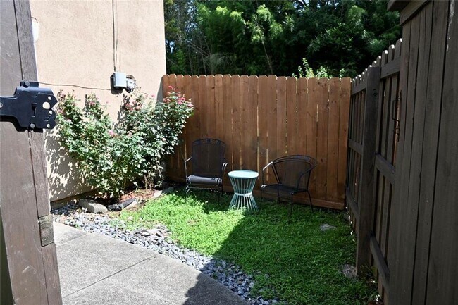 Photo - 994 Overbrook Cir Unit 1