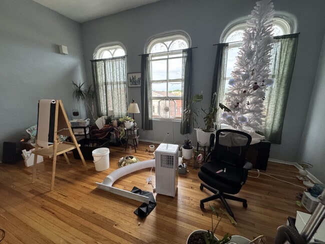 Photo - 105 2nd St E