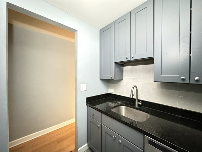 Photo - 663 W Grace St Unit 403