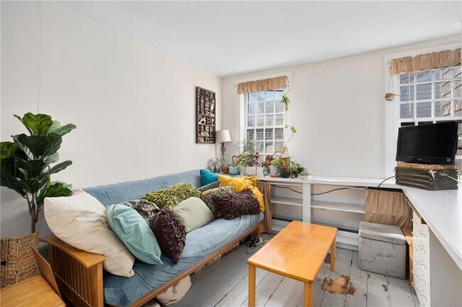 73 Thames St Unit B
