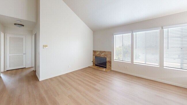 Building Photo - 1202 Donax Ave