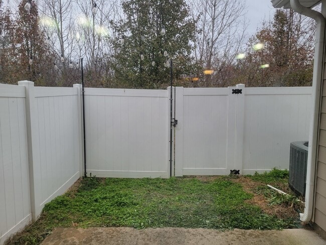 Photo - Highly desirable end unit in sought after Cobblestone in Goodlettsville!