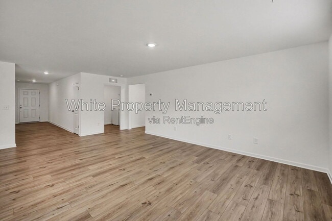 Photo - 319 W 18th St