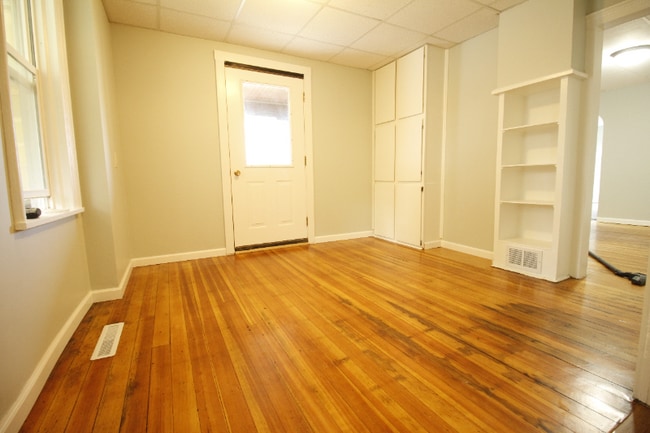 101 Short St Unit Lower