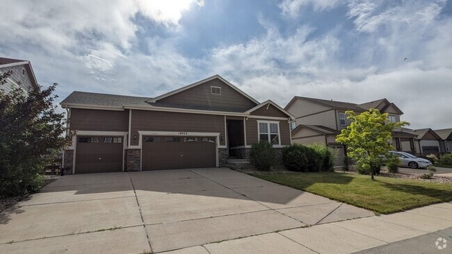 Building Photo - SPACIOUS RANCHER WITH FINISHED BASEMENT ON... Rental