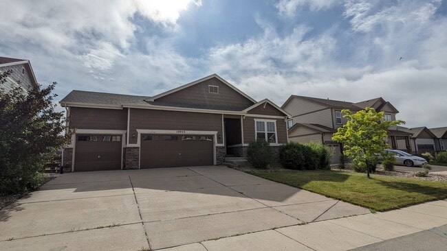 SPACIOUS RANCHER WITH FINISHED BASEMENT ON... - SPACIOUS RANCHER WITH FINISHED BASEMENT ON... Casa