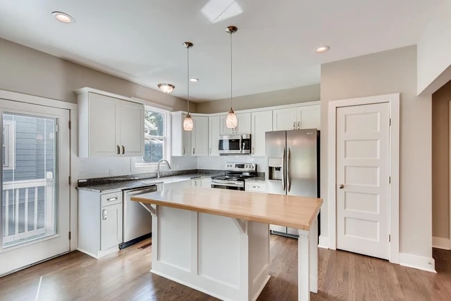 Photo - 1110 Chester Ave