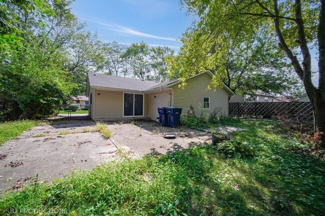 Photo - 946 Harvard Ln