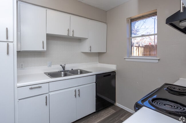 Photo - 1437 Cavender Dr