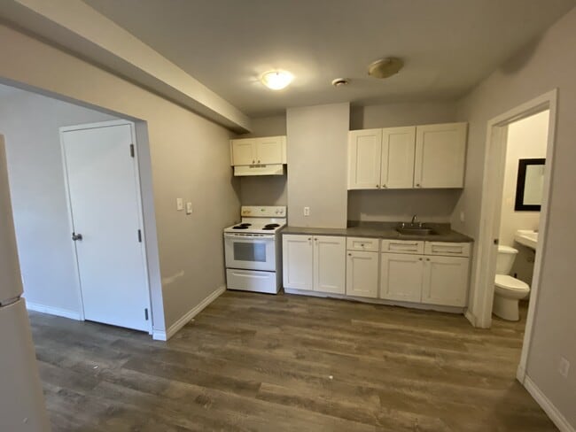 Building Photo - 262 Robinson St Unit 262