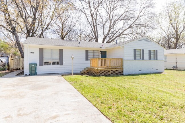 Photo - 5442 Loch Lomond Rd