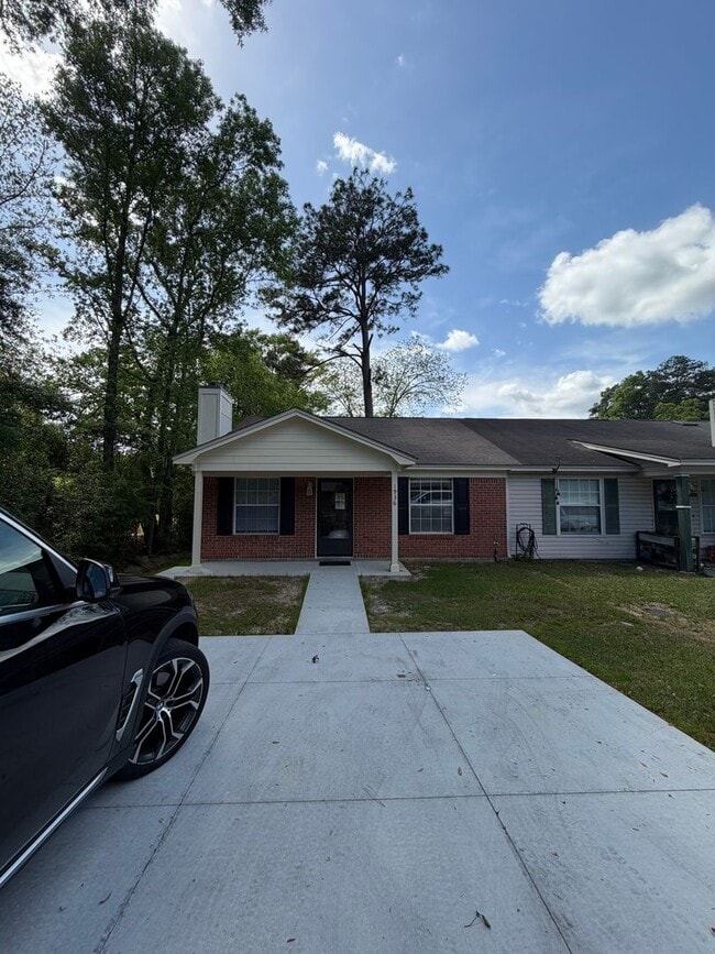 Photo - Gorgeous 2/2 newly renovated townhome available now!