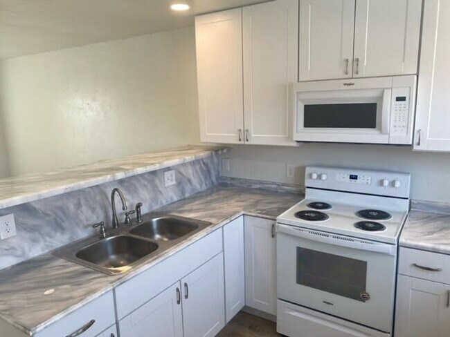 Photo - 801 E Main St Unit B