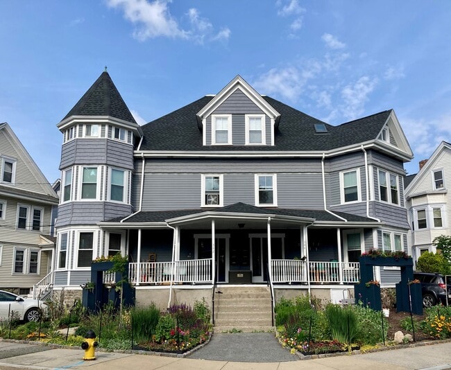 Building Photo - 342 Crescent St Unit 342-1