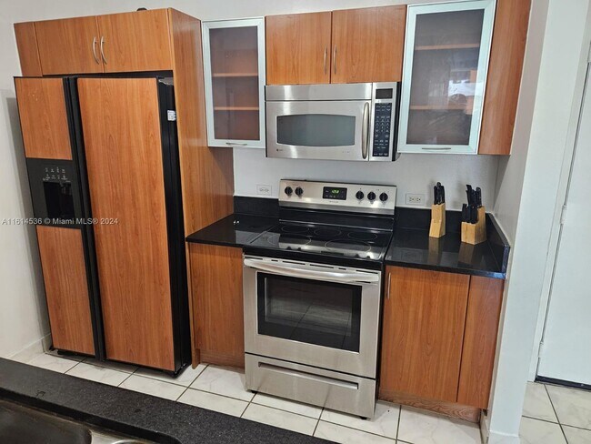 Photo - 2775 NE 187th St Unit 323