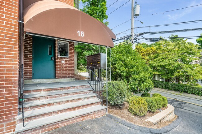 Entrance - 18 Fairfield Ave Condo