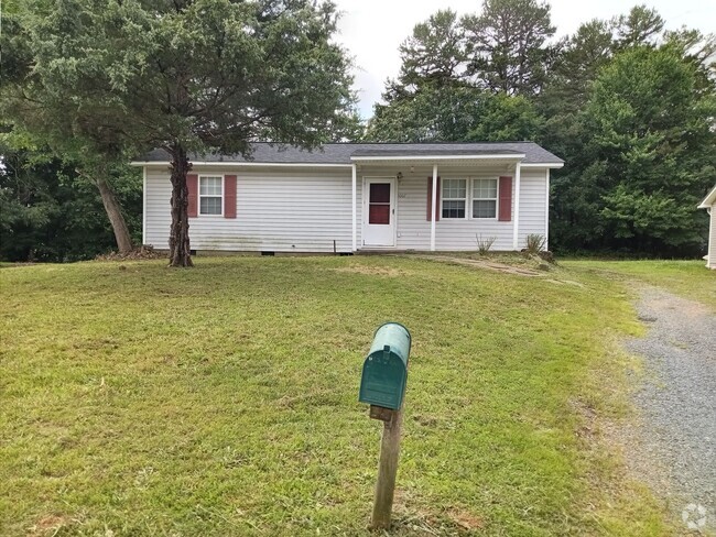 Building Photo - 2 Bedroom 2 Bath House Available in Asheboro