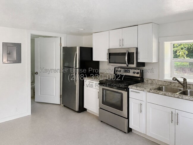 Photo - 611 20th Ave N