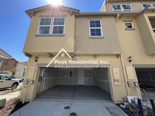 Photo - Newer 3bd/2.5ba North Natomas Townhouse with 2 Car Garage!