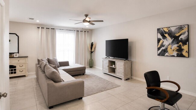 Photo - 711 Solaz Dr