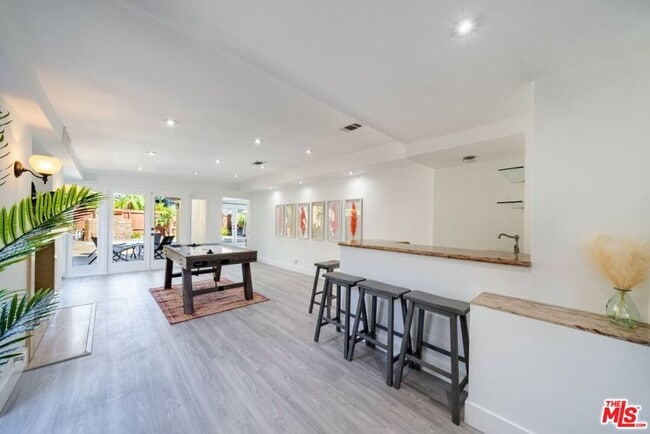 Photo - 11331 Isleta St