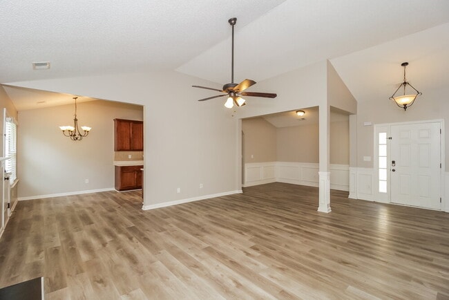 Photo - 526 Firethorn Ct