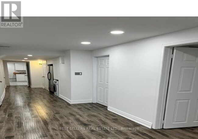Photo - 3045 Hawktail Crescent
