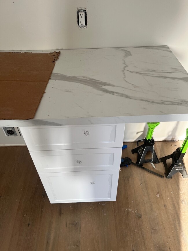 Photo - 4111-4149 49 Ave