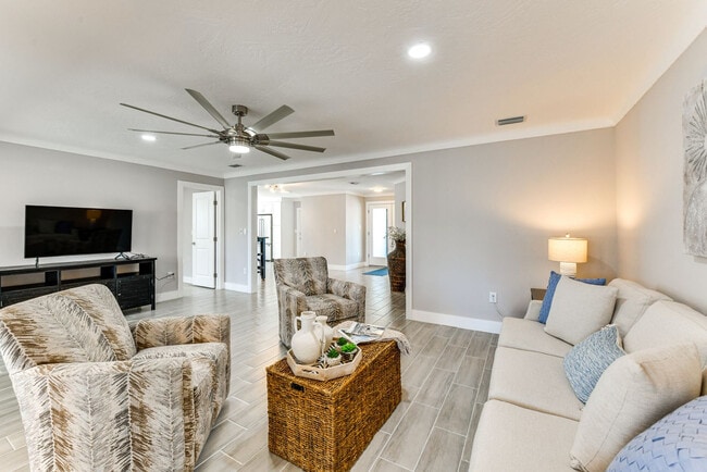 Building Photo - 2473 Yorkshire Dr Unit SI ID1546420P