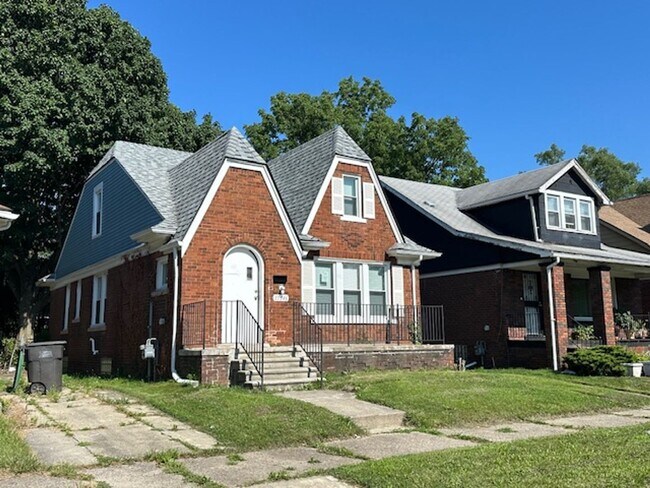 Photo - 4 Bedroom 2 Bath Brick Tudor For Lease Wel...