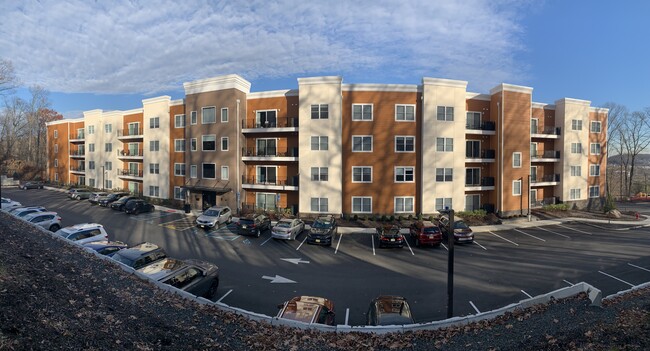 Sunset Ridge at Totowa - Sunset Ridge at Totowa Apartments