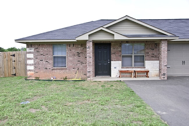 Building Photo - COMING SOON! 3 Bedroom Duplex for Rent in Lindale! Unit 17023 Loring Ln