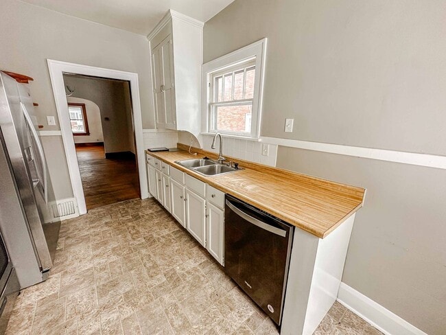 Photo - Move In Ready Gem on Lowe Rd. - West End