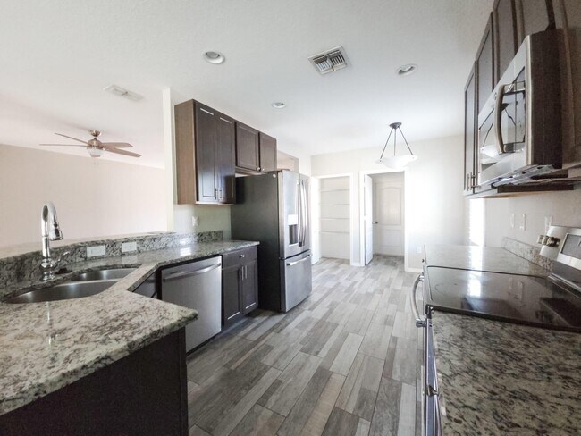 Building Photo - 185 SW Exmore Ave