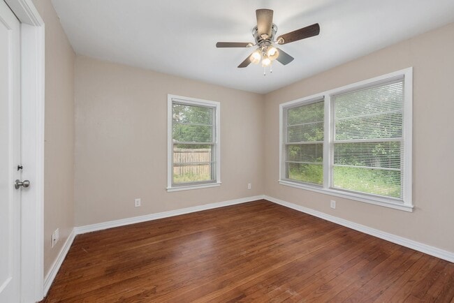 Photo - PRE-LEASING Spacious 2 Bed/1 Bath with Har...
