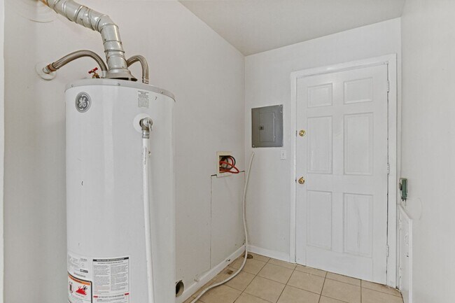 Photo - Newly Renovated 2 bed/1 bath home!!