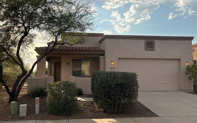 Fresh paint! New Carpets! 3 Bed 2 Bath hom... - Fresh paint! New Carpets! 3 Bed 2 Bath hom... Casa