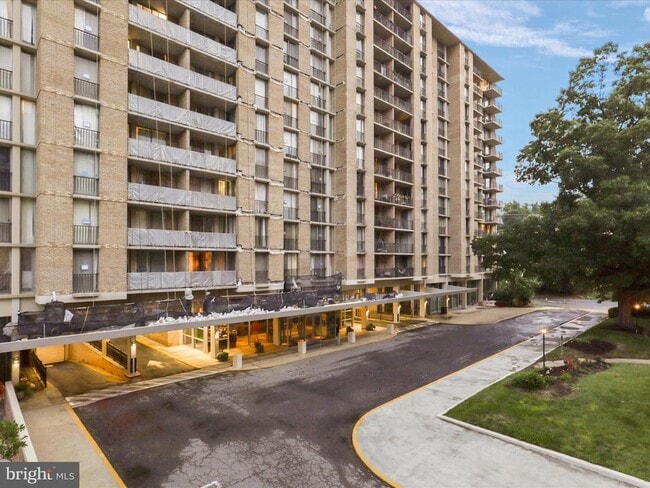 Photo - 4600 S Four Mile Run Dr Apartment Unit 1031