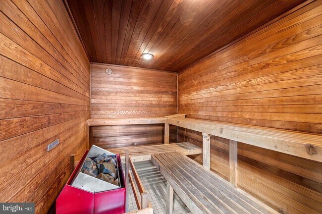 Photo - 2018 Walnut St Unit 18G