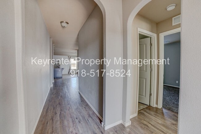 Photo - 3 Bed | 2 Bath in Owasso!