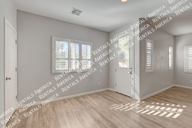 Photo - 8271 Southern Cross Ave