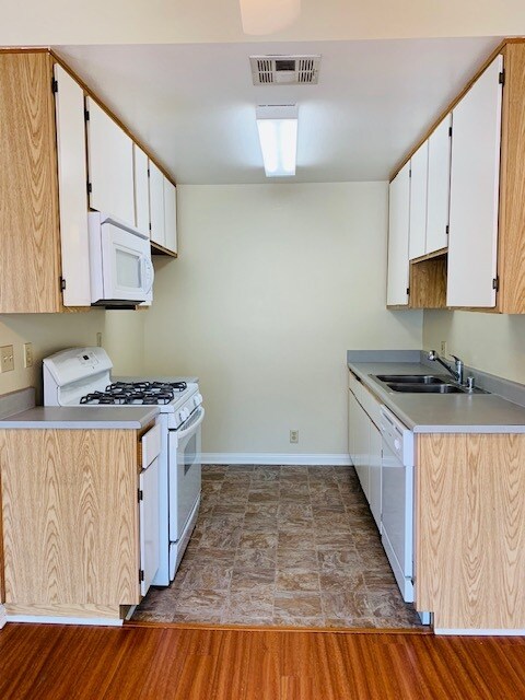 Kitchen - 2908 W. Victory