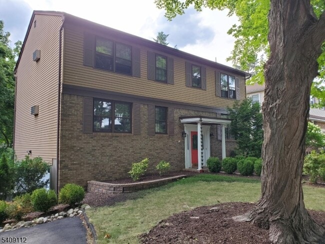 Building Photo - 54 S Spruce St