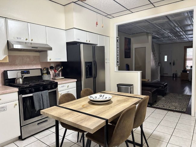 Photo - 2426 S 19th St Unidad Gemstone Suites