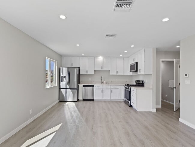 7318 Leescott Ave