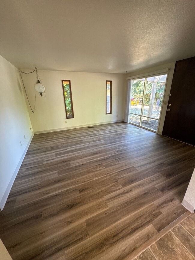 Photo - Bright 3 Bedroom 1 Bath in NW Corvallis ~ Small Dogs Welcome!